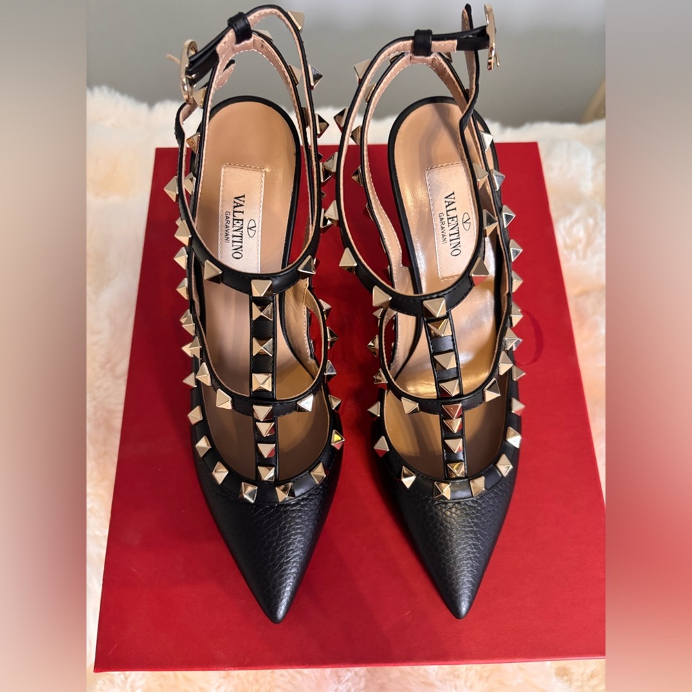 Valentino Rockstud Pumps - Black - Picture 2 of 5